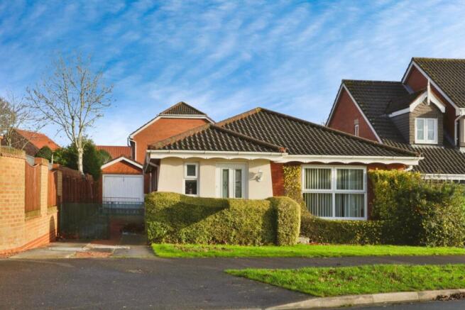 3 bed property, in Fieldfare, £250,000