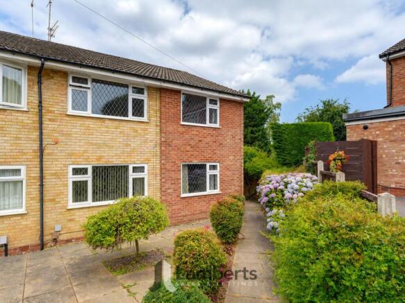 2 bed property, in Malfield Avenue, £180,000