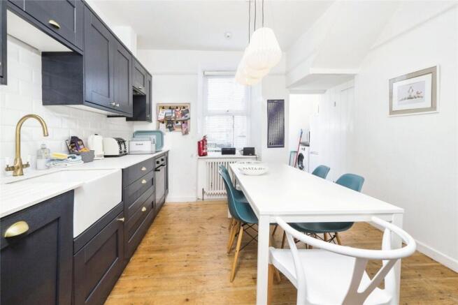 4 bed property, in Bedford Road, £400,000