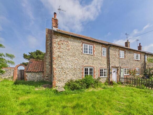 3 bed property, in Main Road, £325,000