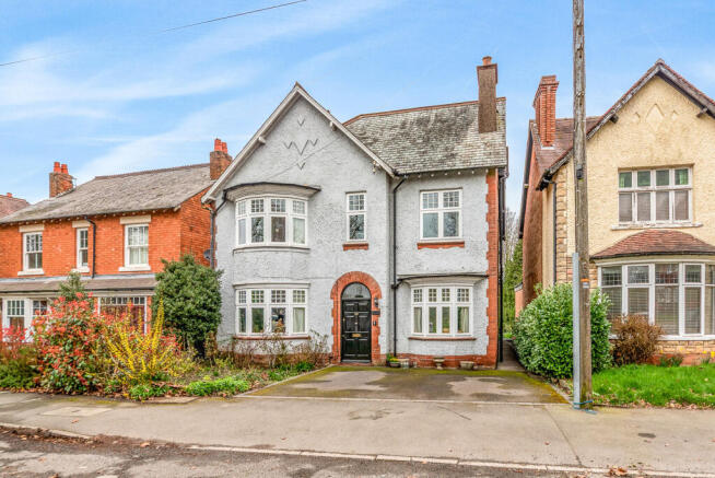 5 bed property, in Rectory Road, £425,000