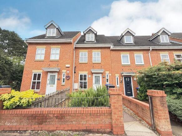 3 bed property, in Balfour Road, £250,000