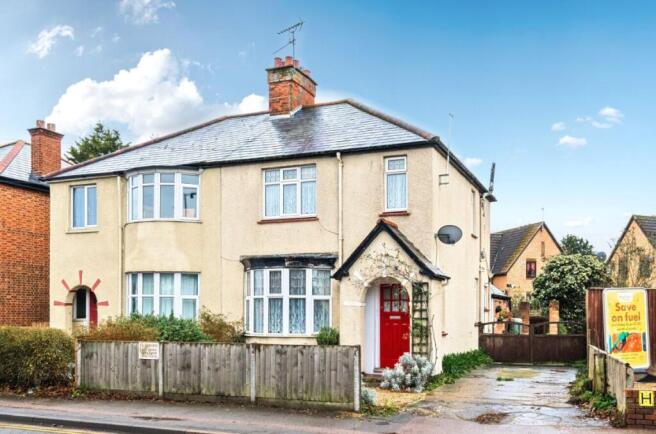 2 bed property, in Bunyan Road, £300,000