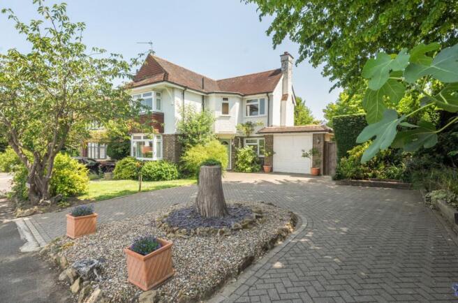 3 bed property, in Langholm Road, £800,000