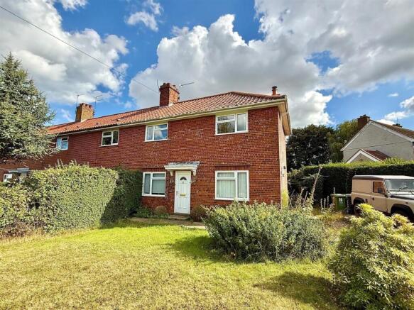 3 bed property, in Yarmouth Road, £265,000