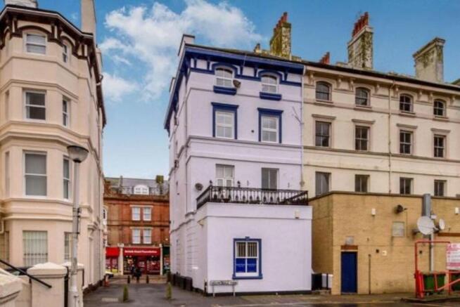 1 bed property, in Sandgate Road, £140,000
