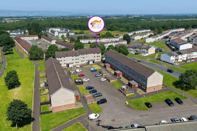 2 bed property, in Mossvale Way, £75,000