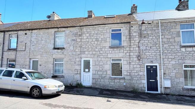3 bed property, in Grove Road, £195,000