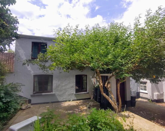 2 bed property, in High Street, £210,000