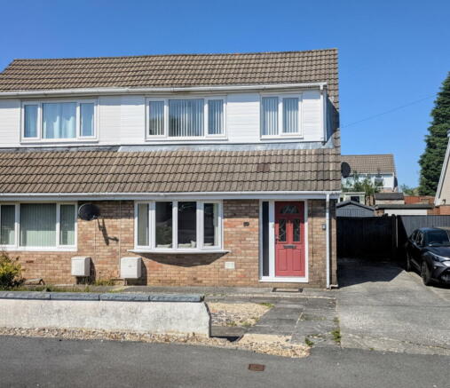 3 bed property, in Teglan Park, £195,000