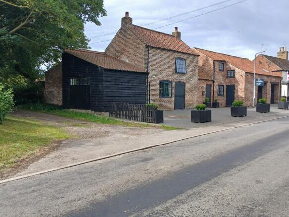 5 bed property, in Church Lane, £475,000