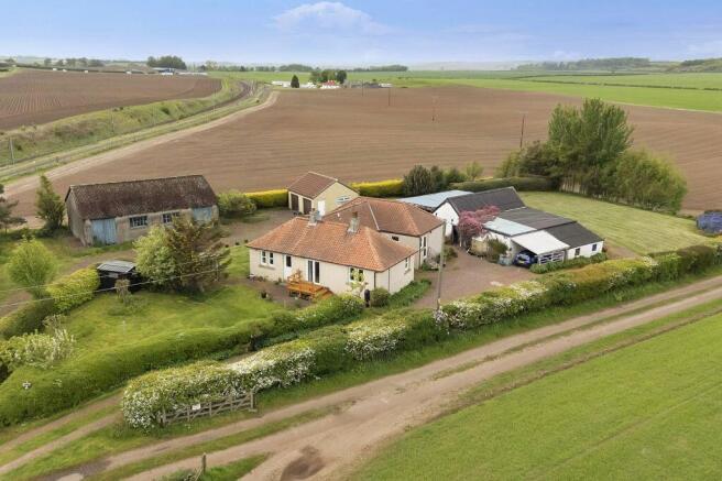 3 bed property, in 2 Holding, £470,000