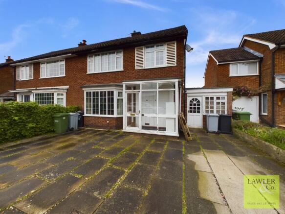 3 bed property, in Balmoral Drive, £325,000