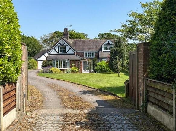 5 bed property, in Holmes Chapel Road, £950,000