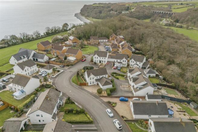 4 bed property, in Starlight View, £675,000