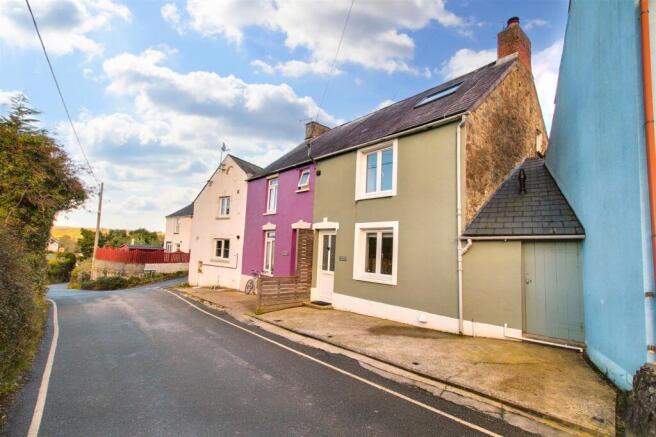 2 bed property, in St. Dogmaels, £295,000