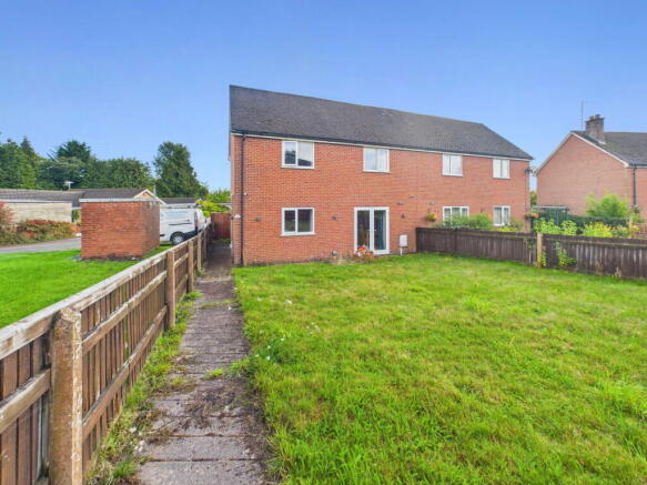 3 bed property, in Oakwood Road, £260,000