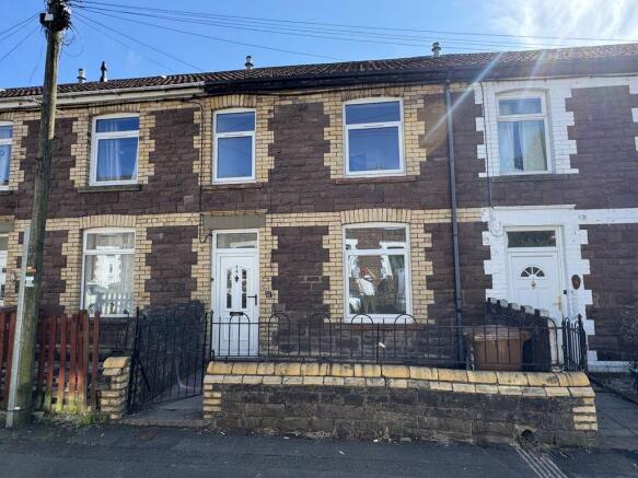 3 bed property, in Belvedere Terrace, £180,000