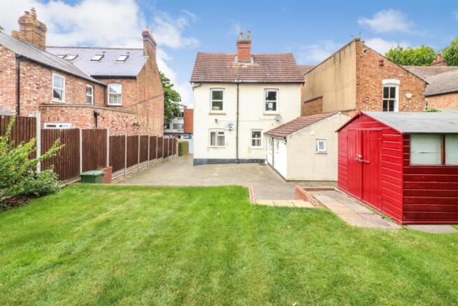6 bed property, in Alma Road, £1,075,000