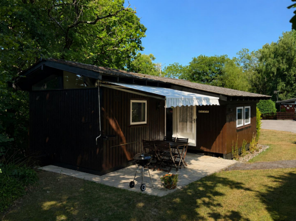 2 bed property, in Penlan Holiday Park, £35,000