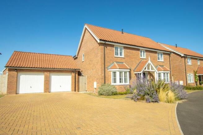 4 bed property, in Poppy Crescent, £750,000