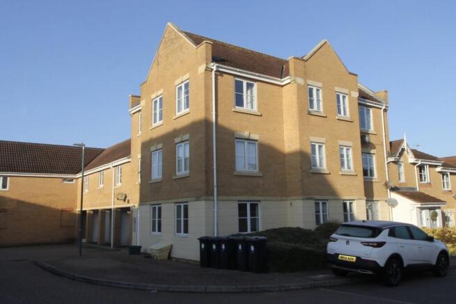 2 bed property, in Corinum Close, £230,000