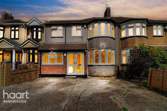4 bed property, in Caterham Avenue, £650,000