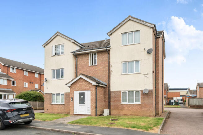 2 bed property, in Winchester Close, £80,000