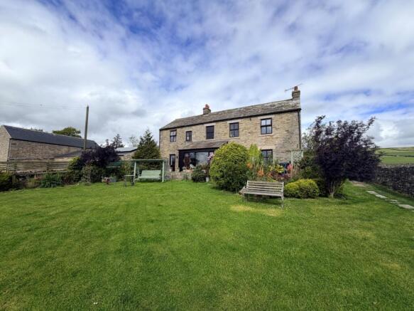 5 bed property, in Barnard Castle DL12, £675,000