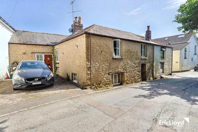 6 bed property, in Stoke Gabriel Road, £285,000