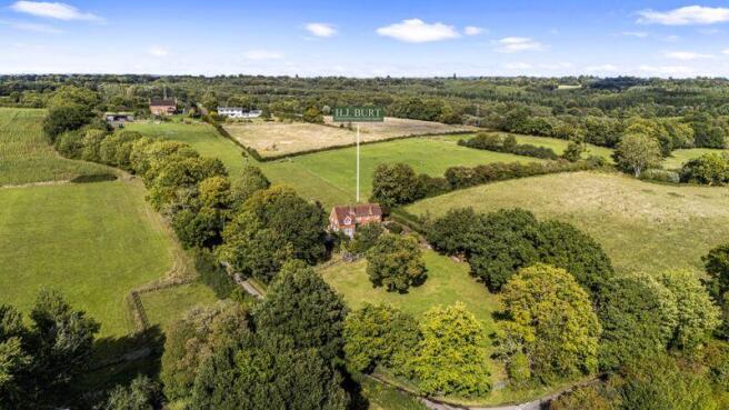 5 bed property, in Maplehurst, £1,275,000