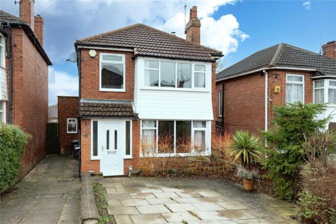 3 bed property, in Carrholm Grove, £400,000