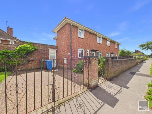 3 bed property, in Scarlet Road, £240,000