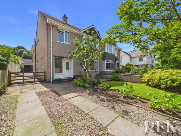 4 bed property, in Ambleside Road, £595,000
