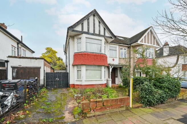4 bed property, in Tring Avenue, £1,055,000