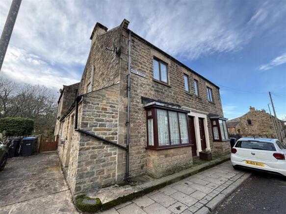 2 bed property, in Hood Street, £100,000