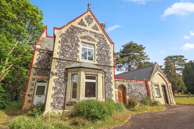 3 bed property, in Exning Cemetery Cottage, £110,000