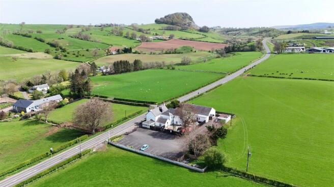 8 bed property, in Loudoun Hill Inn Strathaven Road, £450,000