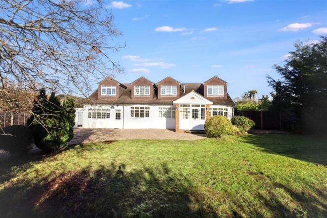 6 bed property, in Bulls Lane, £1,395,000