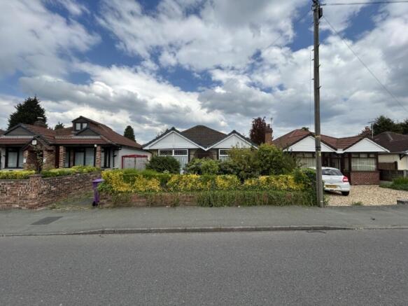 2 bed property, in Dilloways Lane, £190,000