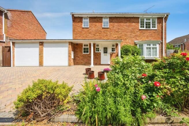 4 bed property, in Derwent Road, £565,000