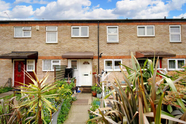 3 bed property, in Harrow Road, £550,000