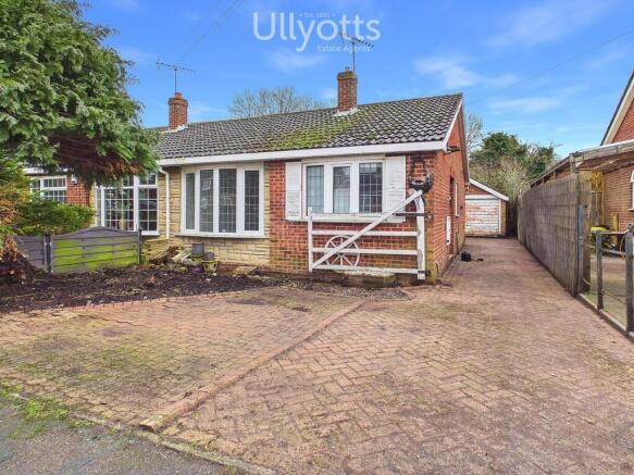 2 bed property, in Cherry Way, £110,000