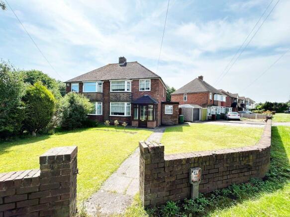 3 bed property, in Wolverhampton Road, £250,000