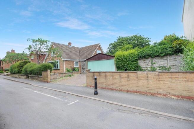 3 bed property, in High Street, £400,000