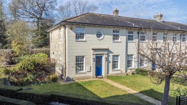 4 bed property, in The Courtyard, £500,000