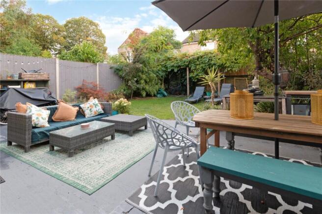 3 bed property, in Hamilton Road, £1,050,000