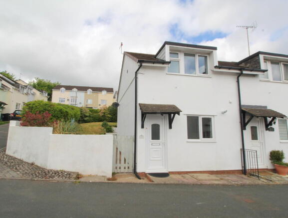 2 bed property, in 32 Glebeland Way, £190,000