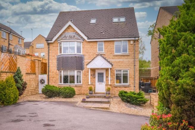 5 bed property, in Cedar Grove, £450,000
