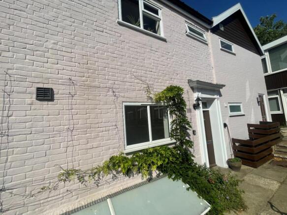 1 bed property, in 4A Mandells Court, £70,000